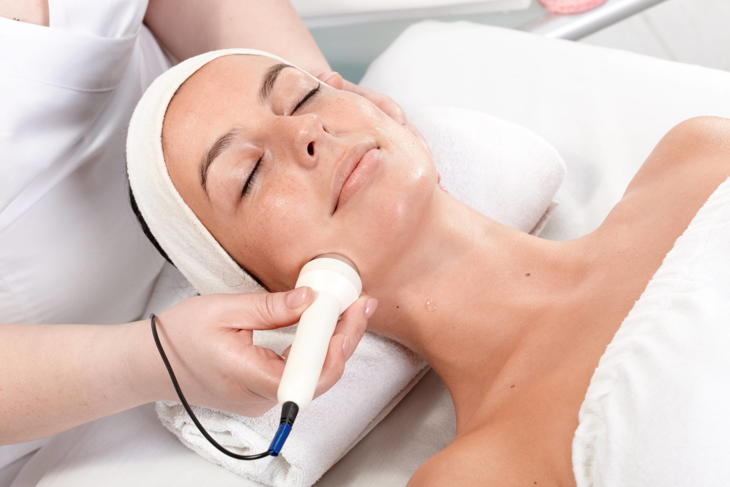 What Is Dermaplaning A Beginner's Guide To The Popular Facial Treatment